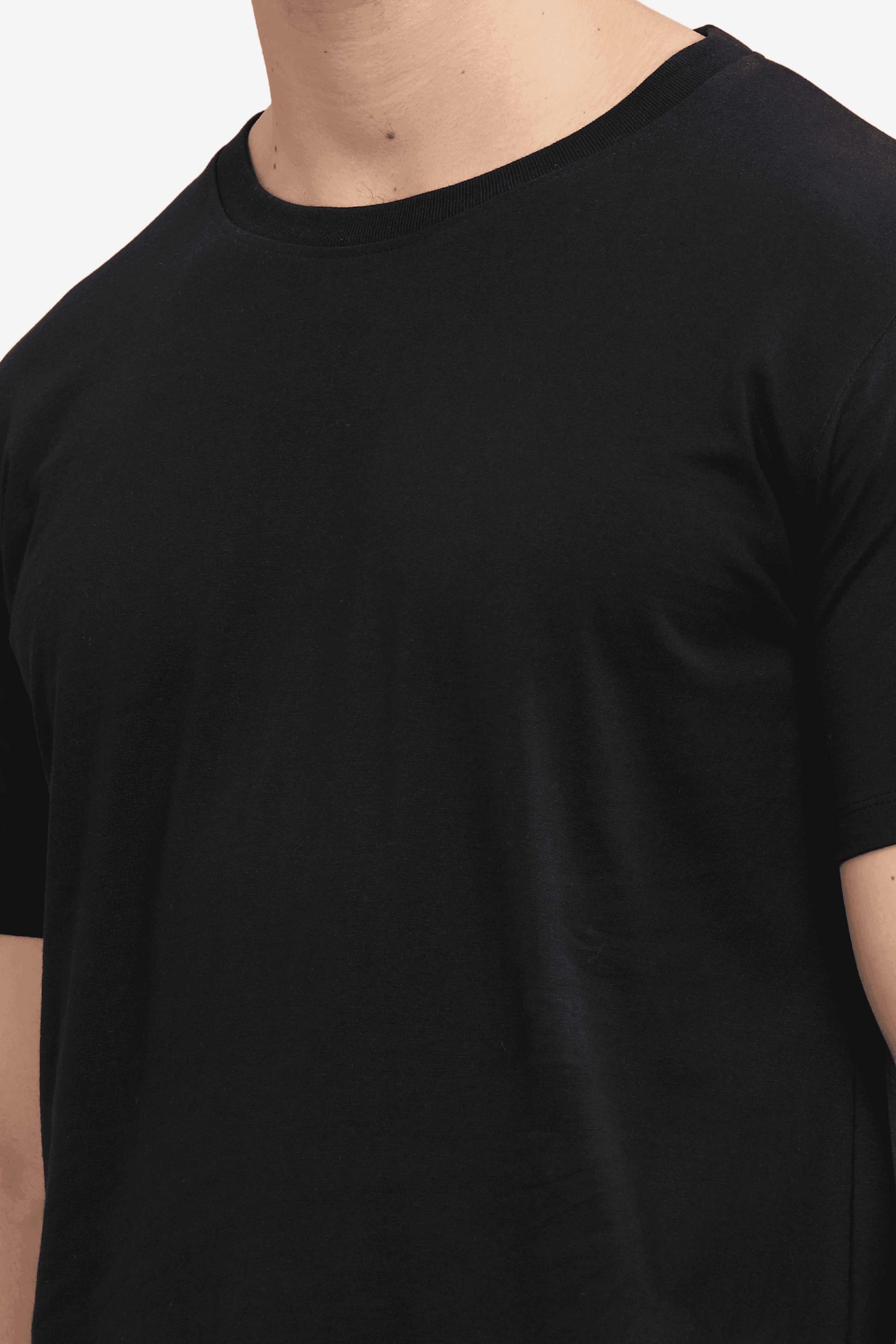 Soulmonk black relaxed fit t-shirt men with crew neck and short sleeves on male model