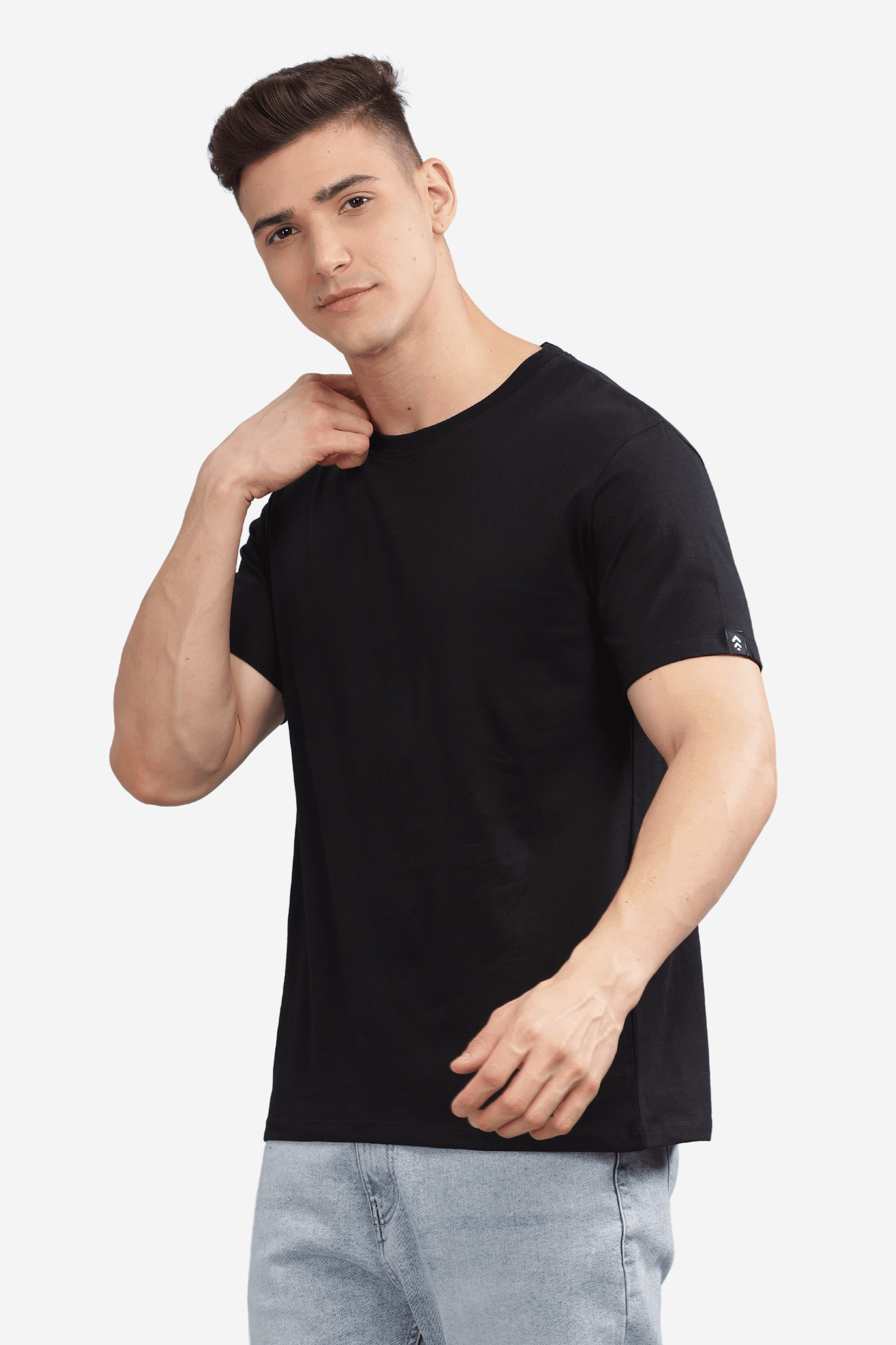 Male model wearing Soulmonk black relaxed fit t-shirt men with short sleeves and round neckline
